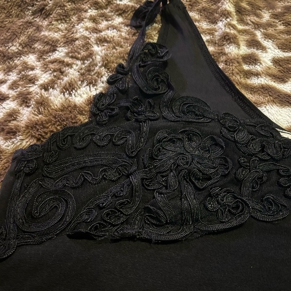 Elegant Black Lace Camisole - Picture 5 of 5